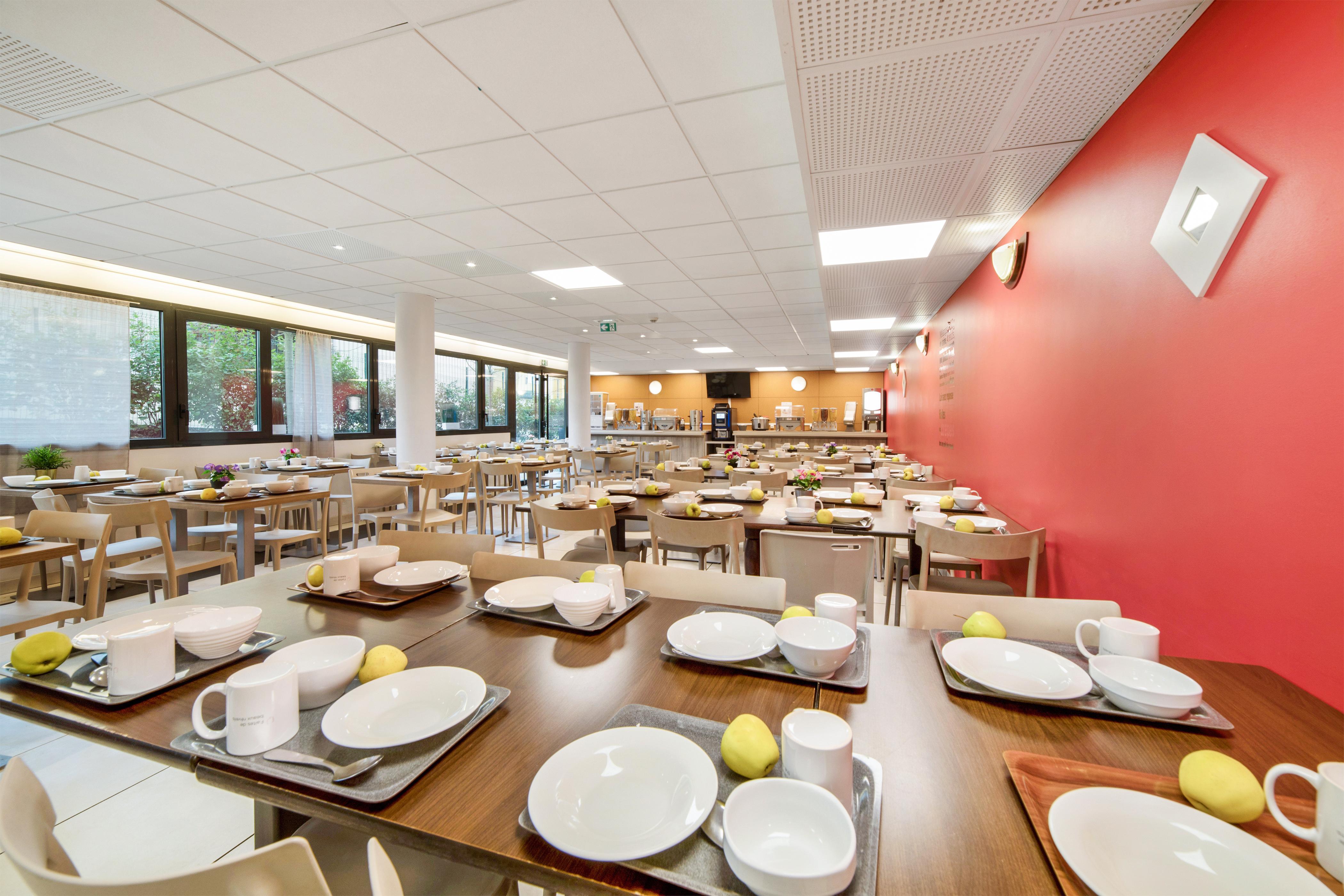 Comfort Aparthotel Versailles, St Cyr L'Ecole Saint-Cyr-l'Ecole Exterior photo