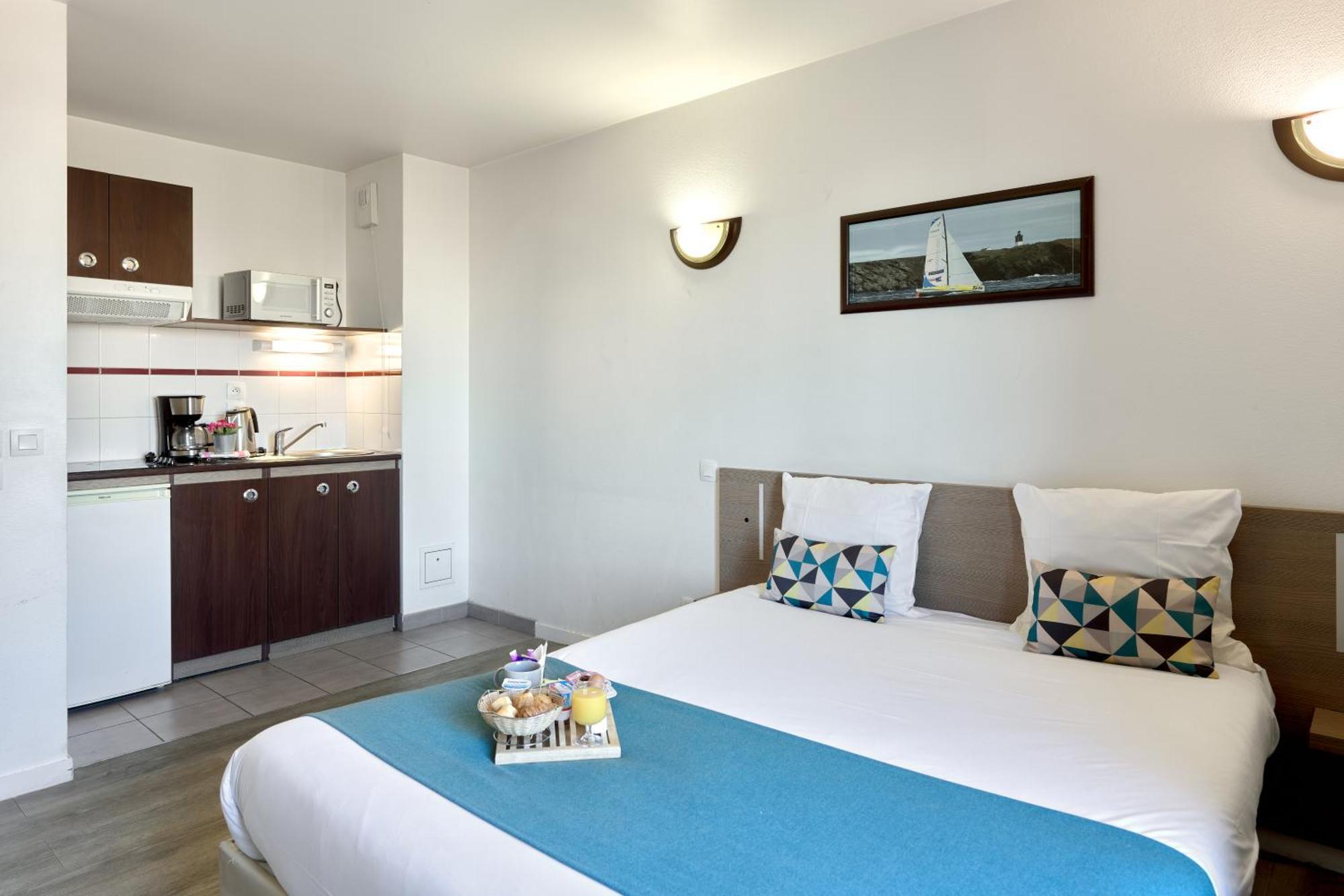 Comfort Aparthotel Versailles, St Cyr L'Ecole Saint-Cyr-l'Ecole Exterior photo
