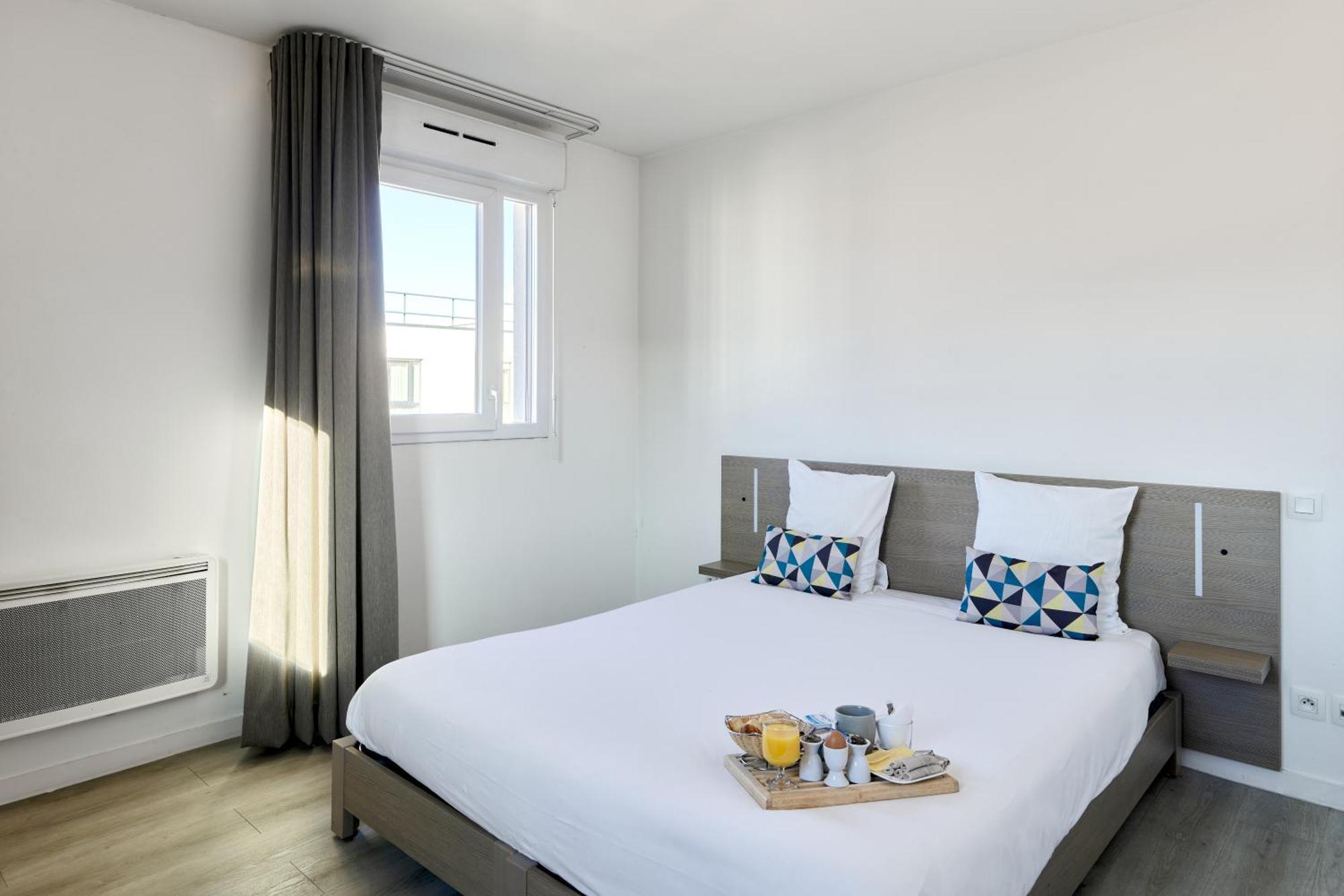 Comfort Aparthotel Versailles, St Cyr L'Ecole Saint-Cyr-l'Ecole Exterior photo