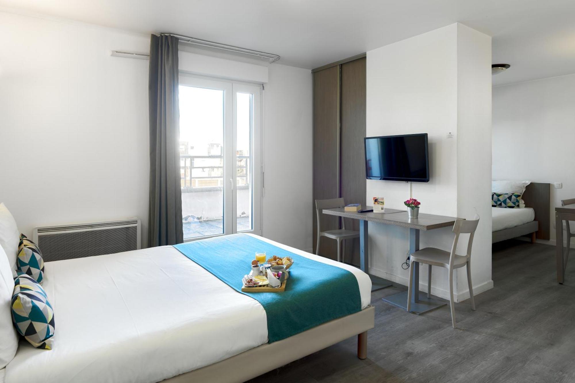 Comfort Aparthotel Versailles, St Cyr L'Ecole Saint-Cyr-l'Ecole Exterior photo