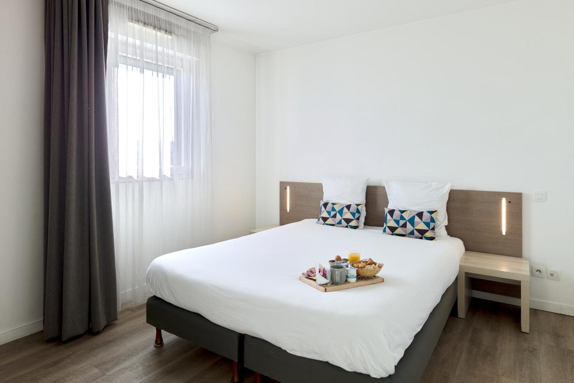 Comfort Aparthotel Versailles, St Cyr L'Ecole Saint-Cyr-l'Ecole Exterior photo
