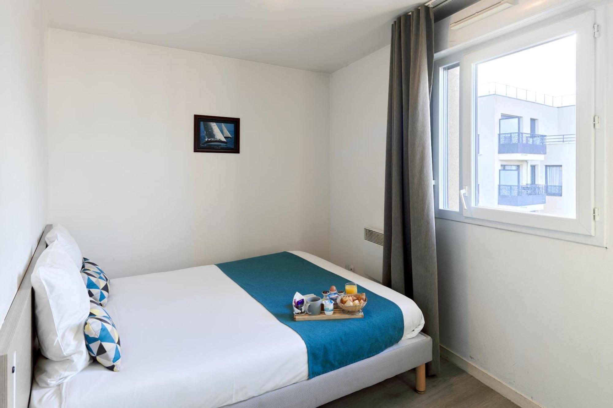 Comfort Aparthotel Versailles, St Cyr L'Ecole Saint-Cyr-l'Ecole Exterior photo