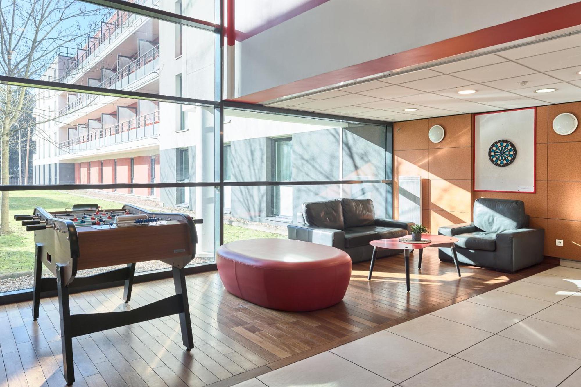 Comfort Aparthotel Versailles, St Cyr L'Ecole Saint-Cyr-l'Ecole Exterior photo