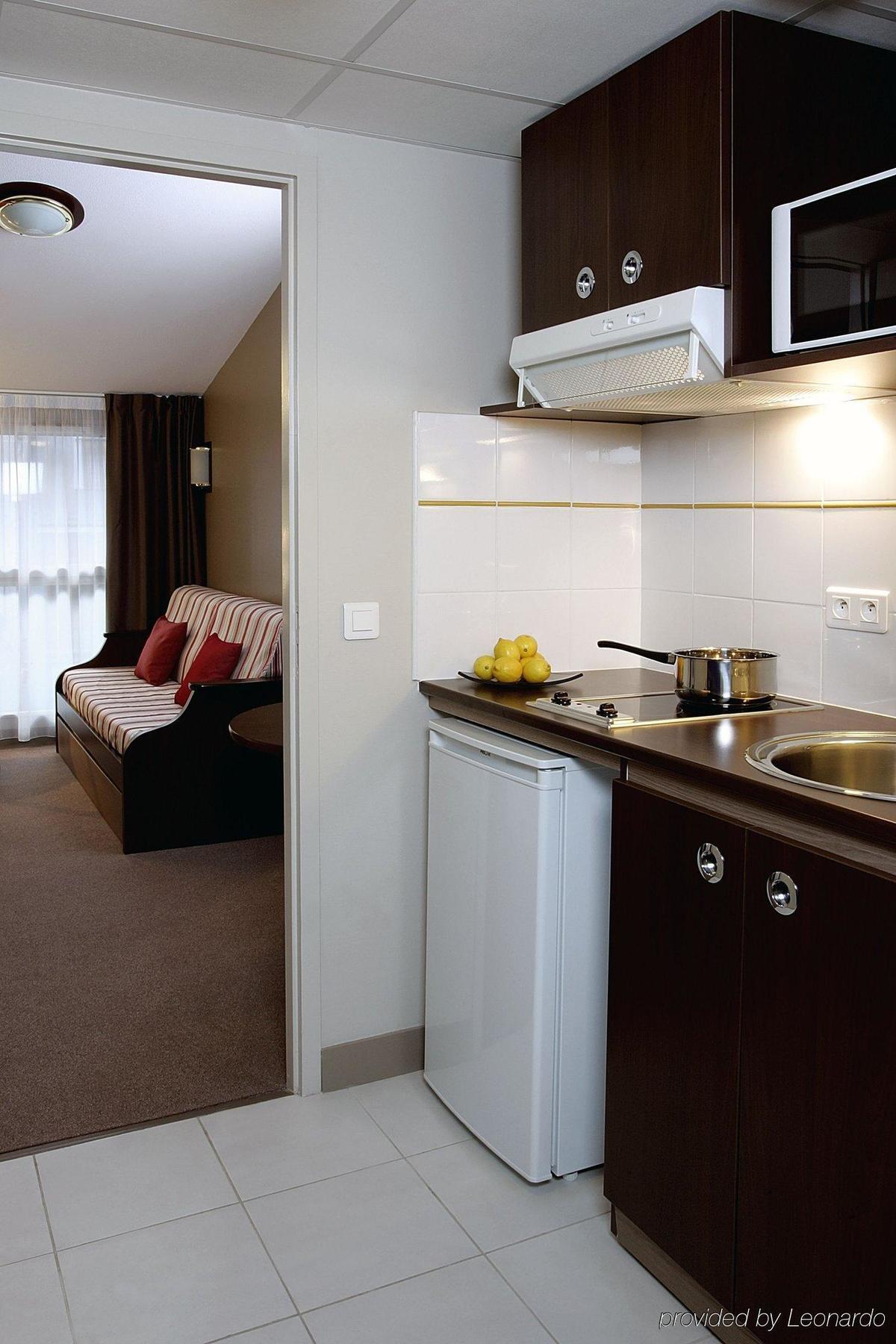 Comfort Aparthotel Versailles, St Cyr L'Ecole Saint-Cyr-l'Ecole Room photo