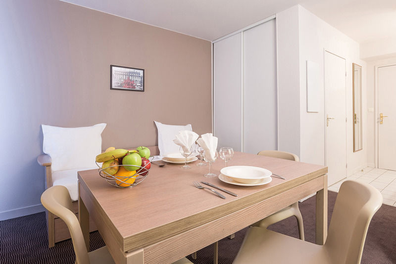 Comfort Aparthotel Versailles, St Cyr L'Ecole Saint-Cyr-l'Ecole Exterior photo