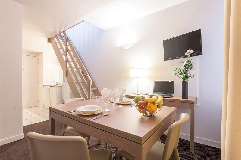 Comfort Aparthotel Versailles, St Cyr L'Ecole Saint-Cyr-l'Ecole Exterior photo