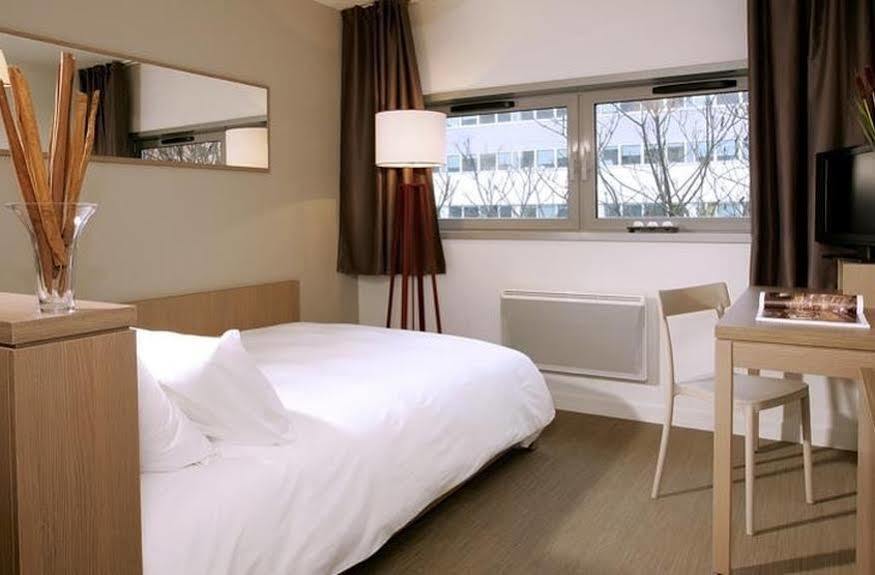 Comfort Aparthotel Versailles, St Cyr L'Ecole Saint-Cyr-l'Ecole Exterior photo