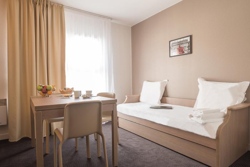 Comfort Aparthotel Versailles, St Cyr L'Ecole Saint-Cyr-l'Ecole Exterior photo